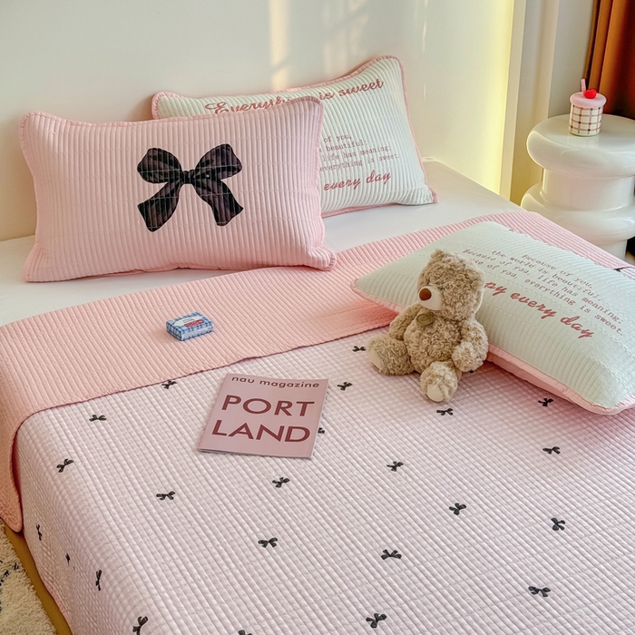 91家纺网 家纺一手货源 找家纺 橙子家居 2025新款双面纯棉夹层新疆棉花数码印花床盖四件套-第一批 粉蝴蝶结