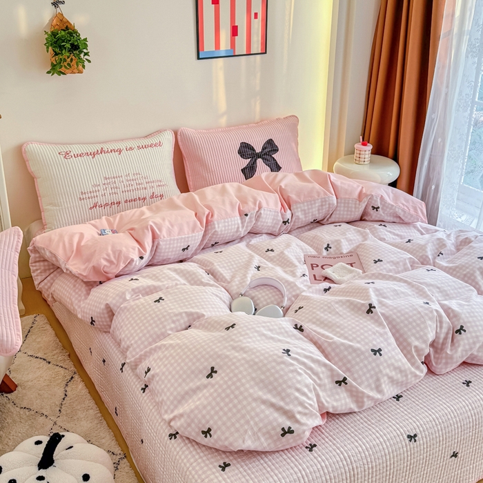 91家纺网 家纺一手货源 找家纺 橙子家居 2025新款双面纯棉夹层新疆棉花数码印花床盖四件套-第一批 粉蝴蝶结