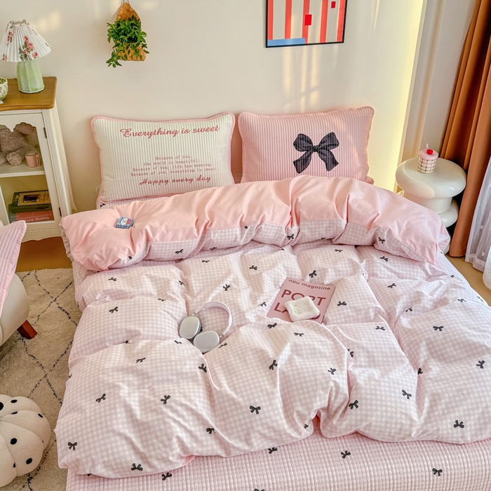 91家纺网 家纺一手货源 找家纺 橙子家居 2025新款双面纯棉夹层新疆棉花数码印花床盖四件套-第一批 粉蝴蝶结