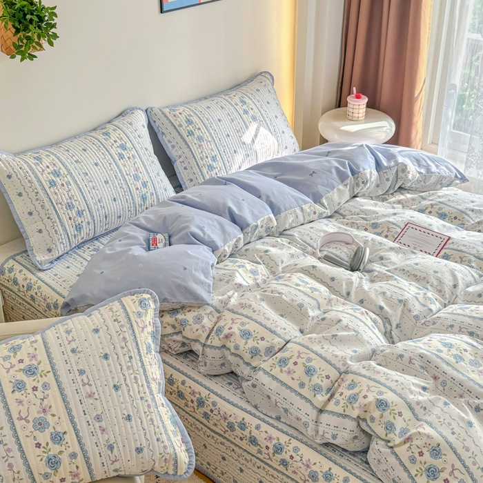 91家纺网 家纺一手货源 找家纺 橙子家居 2025新款双面纯棉夹层新疆棉花数码印花床盖四件套-第一批 花蔓蓝
