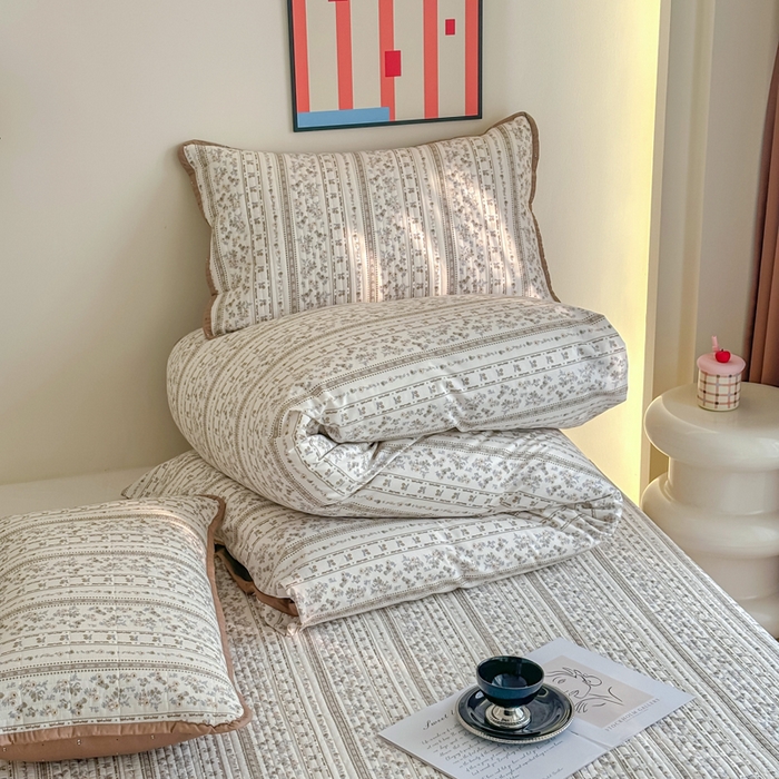 91家纺网 家纺一手货源 找家纺 橙子家居 2025新款双面纯棉夹层新疆棉花数码印花床盖四件套-第一批 花野