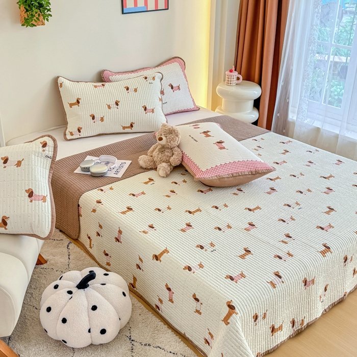 91家纺网 家纺一手货源 找家纺 橙子家居 2025新款双面纯棉夹层新疆棉花数码印花床盖四件套-第一批 淑女狗