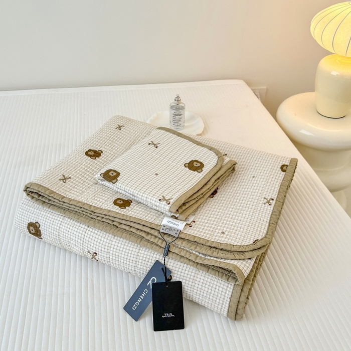 91家纺网 家纺一手货源 找家纺 橙子家居 2025新款双面全棉纯棉砂洗夹棉床盖三件套 小熊贝蒂