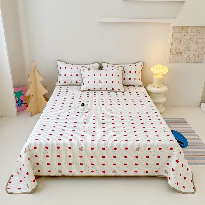 91家纺网 家纺一手货源 找家纺 橙子家居 2025新款双面全棉纯棉砂洗夹棉床盖三件套 苹果趣事