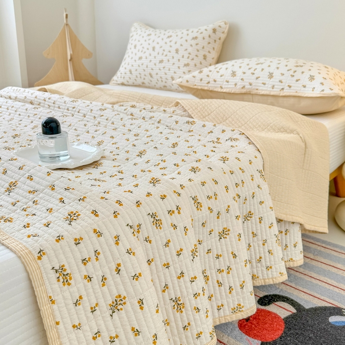 91家纺网 家纺一手货源 找家纺 橙子家居 2025新款双面全棉纯棉砂洗夹棉床盖三件套 薇恋时光