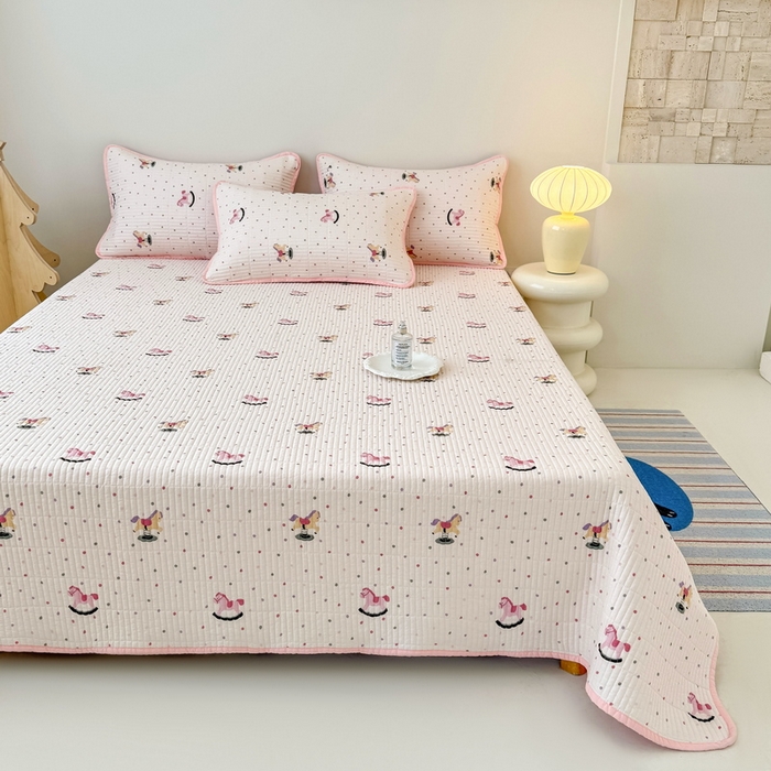 91家纺网 家纺一手货源 找家纺 橙子家居 2025新款双面全棉纯棉砂洗夹棉床盖三件套 粉木马