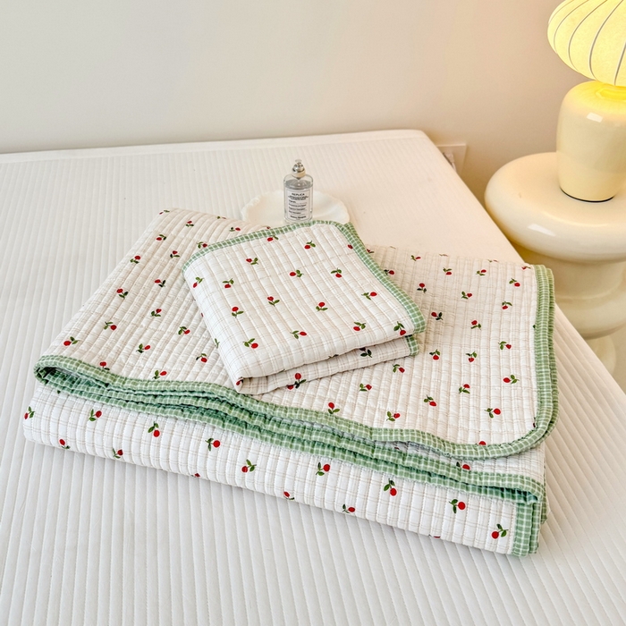 91家纺网 家纺一手货源 找家纺 橙子家居 2025新款双面全棉纯棉砂洗夹棉床盖三件套 樱桃派