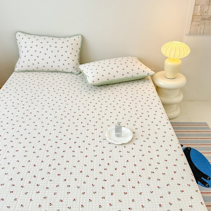 91家纺网 家纺一手货源 找家纺 橙子家居 2025新款双面全棉纯棉砂洗夹棉床盖三件套 樱桃派