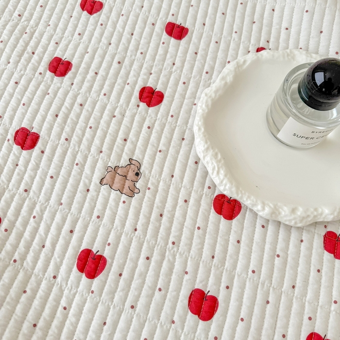 91家纺网 家纺一手货源 找家纺 橙子家居 2025新款双面全棉纯棉砂洗夹棉床盖三件套 苹果趣事