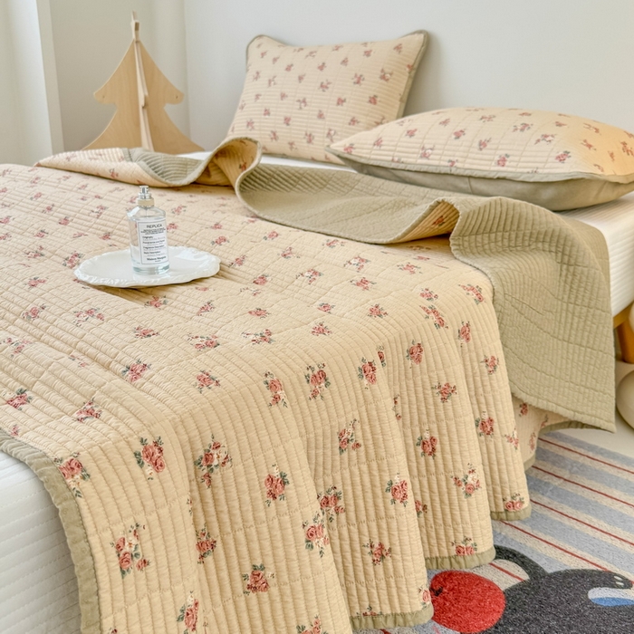 91家纺网 家纺一手货源 找家纺 橙子家居 2025新款双面全棉纯棉砂洗夹棉床盖三件套 贝丽花都