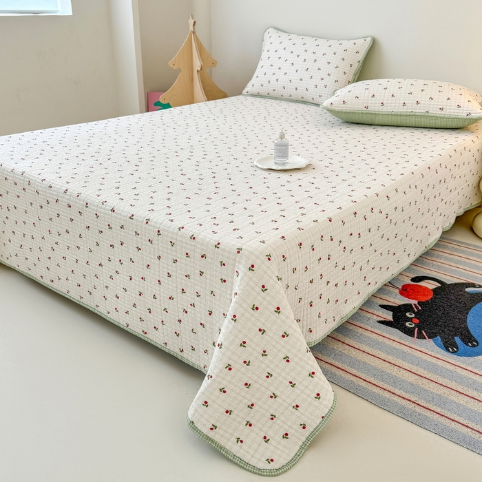 91家纺网 家纺一手货源 找家纺 橙子家居 2025新款双面全棉纯棉砂洗夹棉床盖三件套 樱桃派