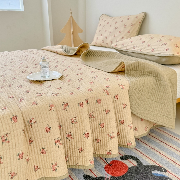 91家纺网 家纺一手货源 找家纺 橙子家居 2025新款双面全棉纯棉砂洗夹棉床盖三件套 贝丽花都