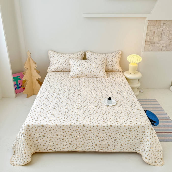 91家纺网 家纺一手货源 找家纺 橙子家居 2025新款双面全棉纯棉砂洗夹棉床盖三件套 薇恋时光