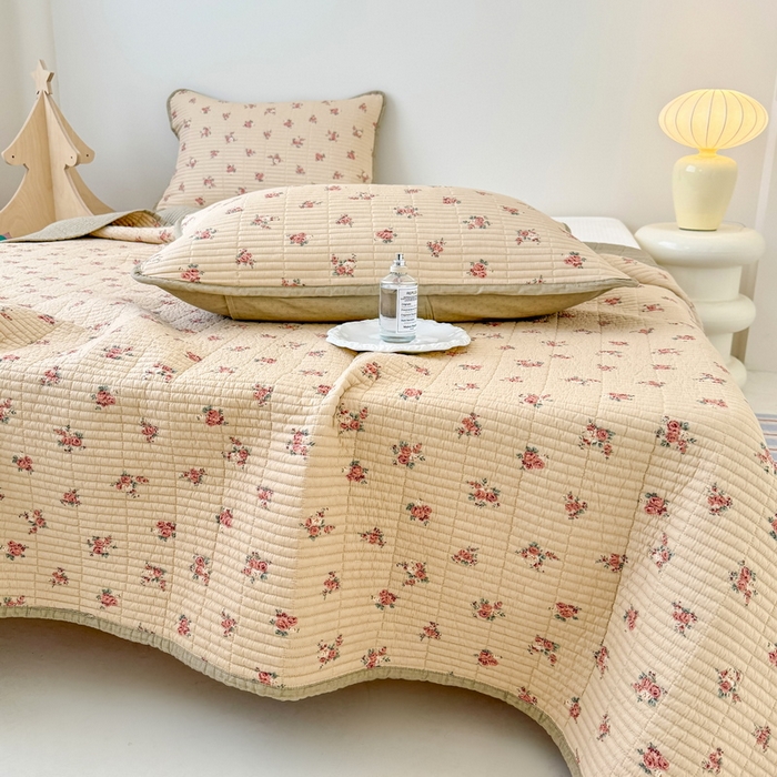 91家纺网 家纺一手货源 找家纺 橙子家居 2025新款双面全棉纯棉砂洗夹棉床盖三件套 贝丽花都