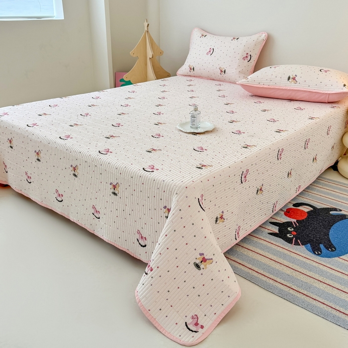 91家纺网 家纺一手货源 找家纺 橙子家居 2025新款双面全棉纯棉砂洗夹棉床盖三件套 粉木马