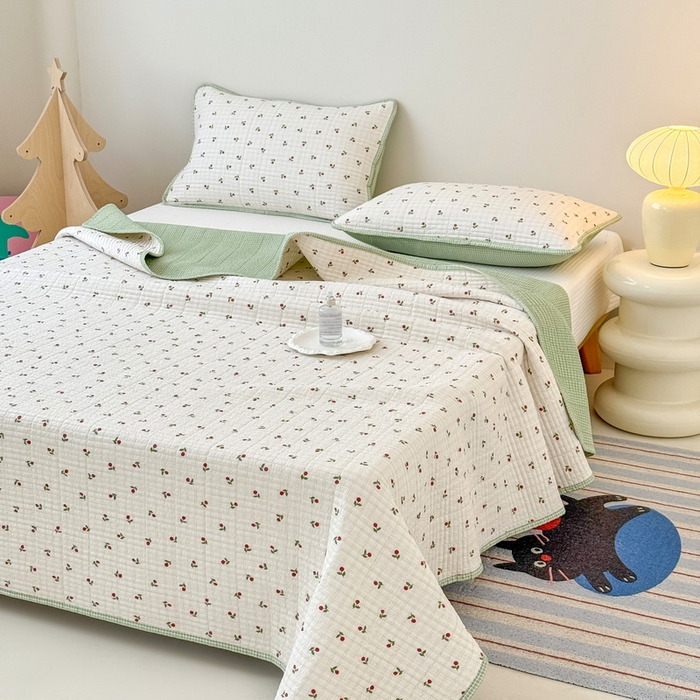 91家纺网 家纺一手货源 找家纺 橙子家居 2025新款双面全棉纯棉砂洗夹棉床盖三件套 樱桃派