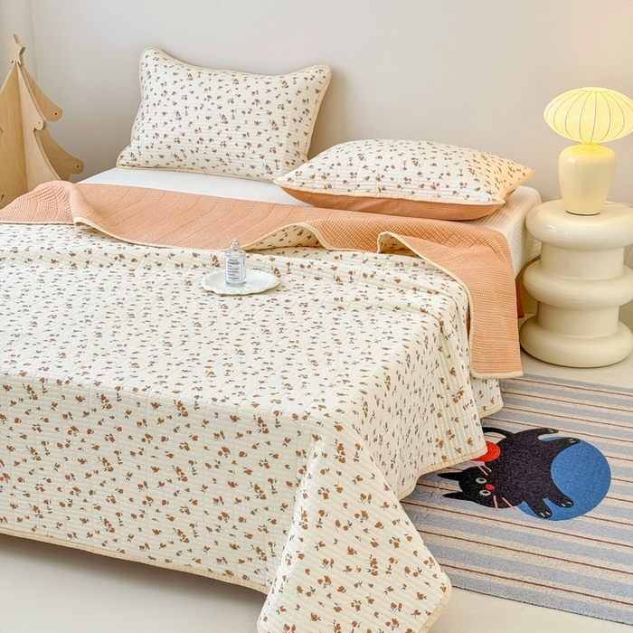 91家纺网 家纺一手货源 找家纺 橙子家居 2025新款双面全棉纯棉砂洗夹棉床盖三件套 梦露花园