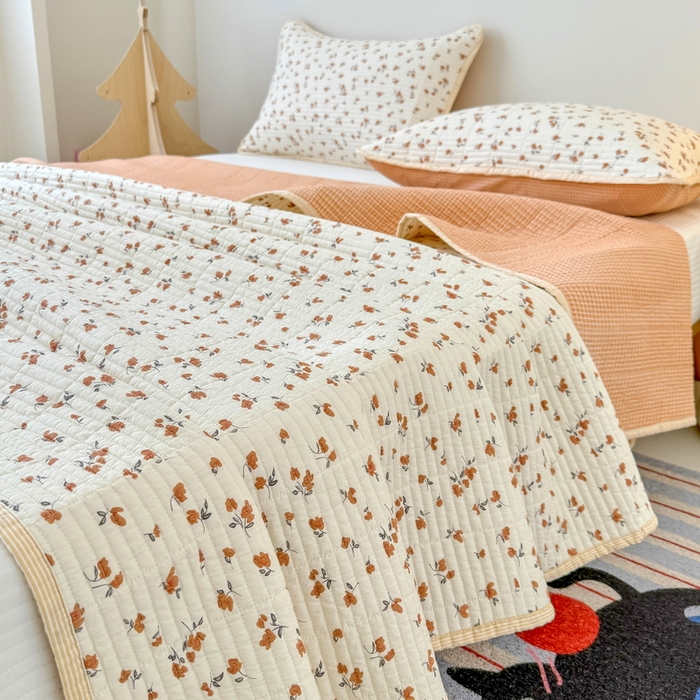 91家纺网 家纺一手货源 找家纺 橙子家居 2025新款双面全棉纯棉砂洗夹棉床盖三件套 梦露花园