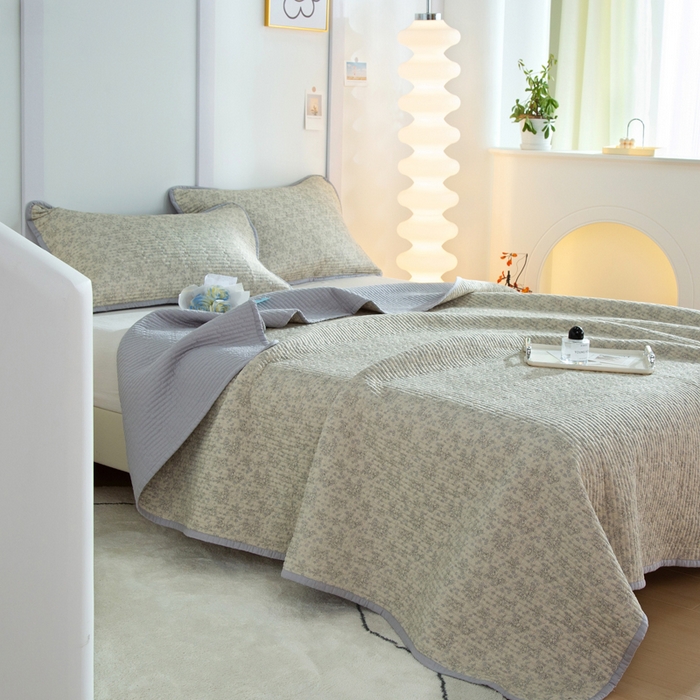 91家纺网 家纺一手货源 找家纺 橙子家居 2025新款双面全棉纯棉砂洗夹棉床盖三件套 赫本