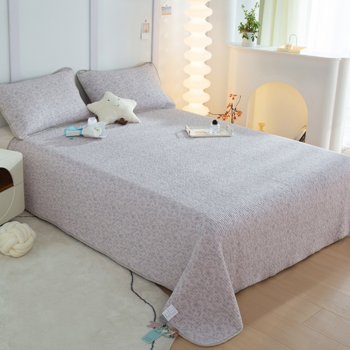 91家纺网 家纺一手货源 找家纺 橙子家居 2025新款双面全棉纯棉砂洗夹棉床盖三件套 雾里花-粉