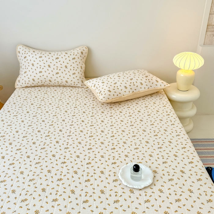 91家纺网 家纺一手货源 找家纺 橙子家居 2025新款双面全棉纯棉砂洗夹棉床盖三件套 薇恋时光