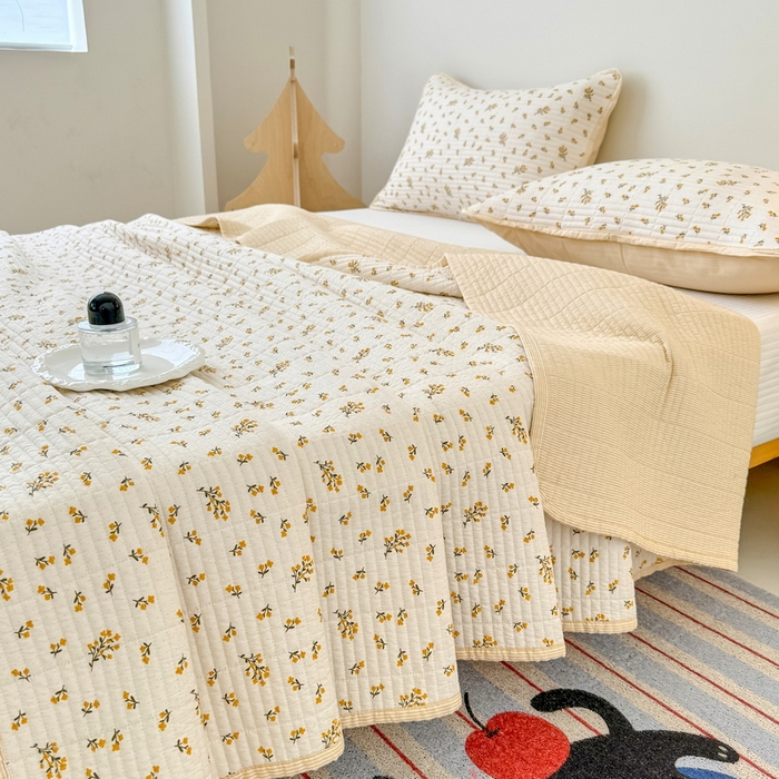 91家纺网 家纺一手货源 找家纺 橙子家居 2025新款双面全棉纯棉砂洗夹棉床盖三件套 薇恋时光