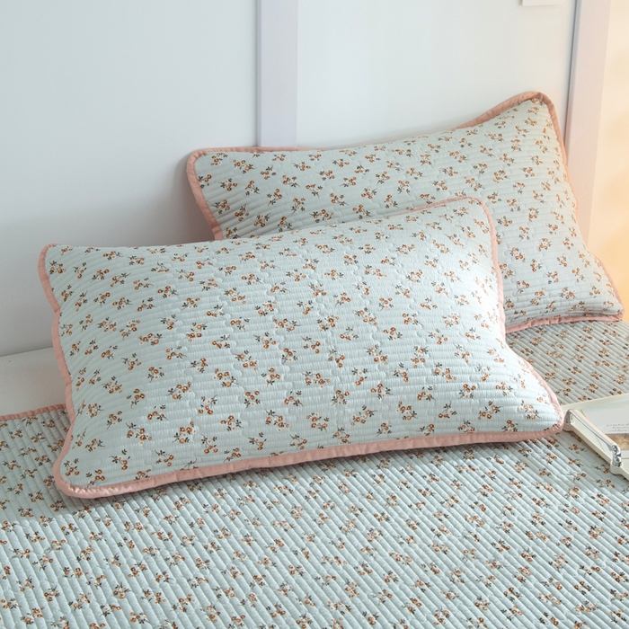 91家纺网 家纺一手货源 找家纺 橙子家居 2025新款双面全棉纯棉砂洗夹棉床盖三件套 沁花-绿