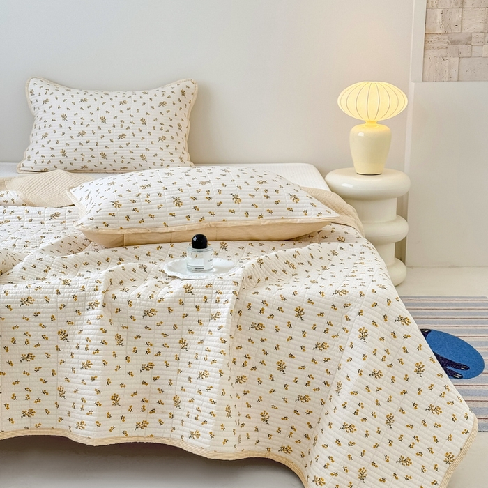 91家纺网 家纺一手货源 找家纺 橙子家居 2025新款双面全棉纯棉砂洗夹棉床盖三件套 薇恋时光