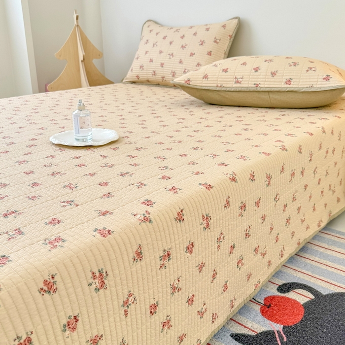 91家纺网 家纺一手货源 找家纺 橙子家居 2025新款双面全棉纯棉砂洗夹棉床盖三件套 贝丽花都