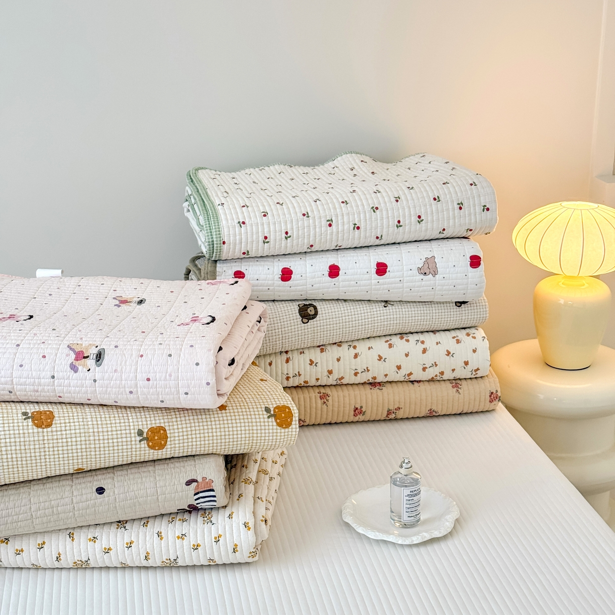 91家纺网 家纺一手货源 找家纺 橙子家居 2025新款双面全棉纯棉砂洗夹棉床盖三件套 组合图仅供展示