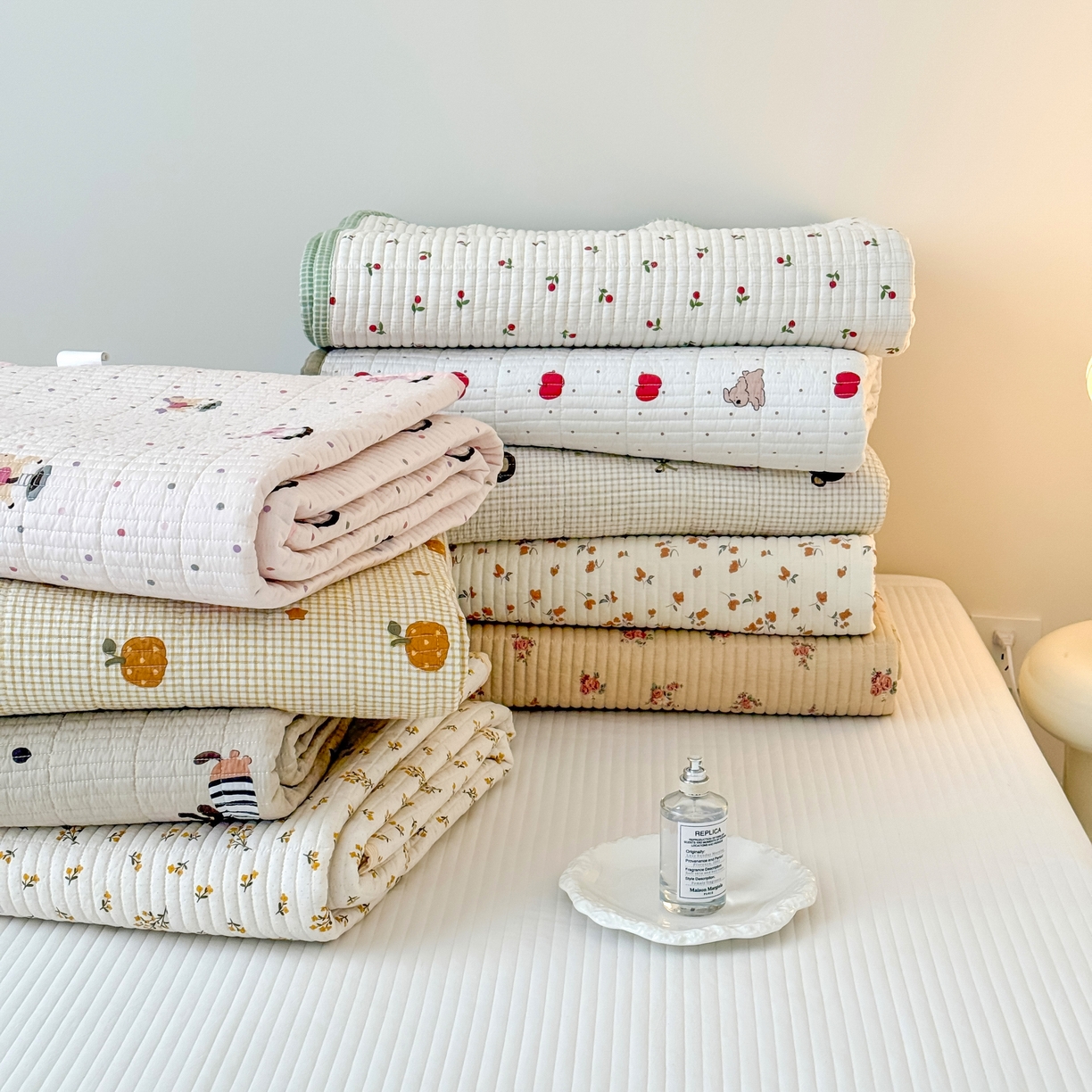 91家纺网 家纺一手货源 找家纺 橙子家居 2025新款双面全棉纯棉砂洗夹棉床盖三件套 组合图仅供展示