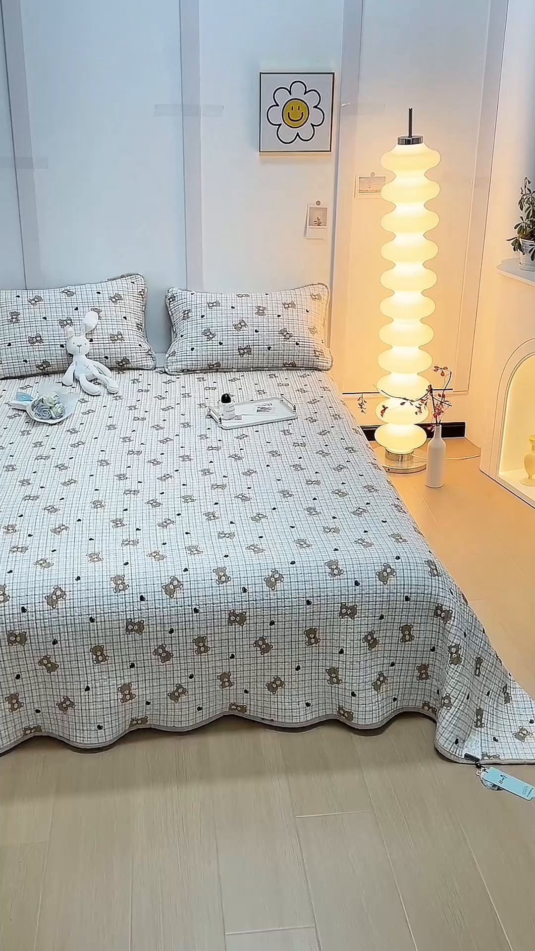 91家纺网 家纺一手货源 找家纺 橙子家居 2025新款双面全棉纯棉砂洗夹棉床盖三件套 格子小熊