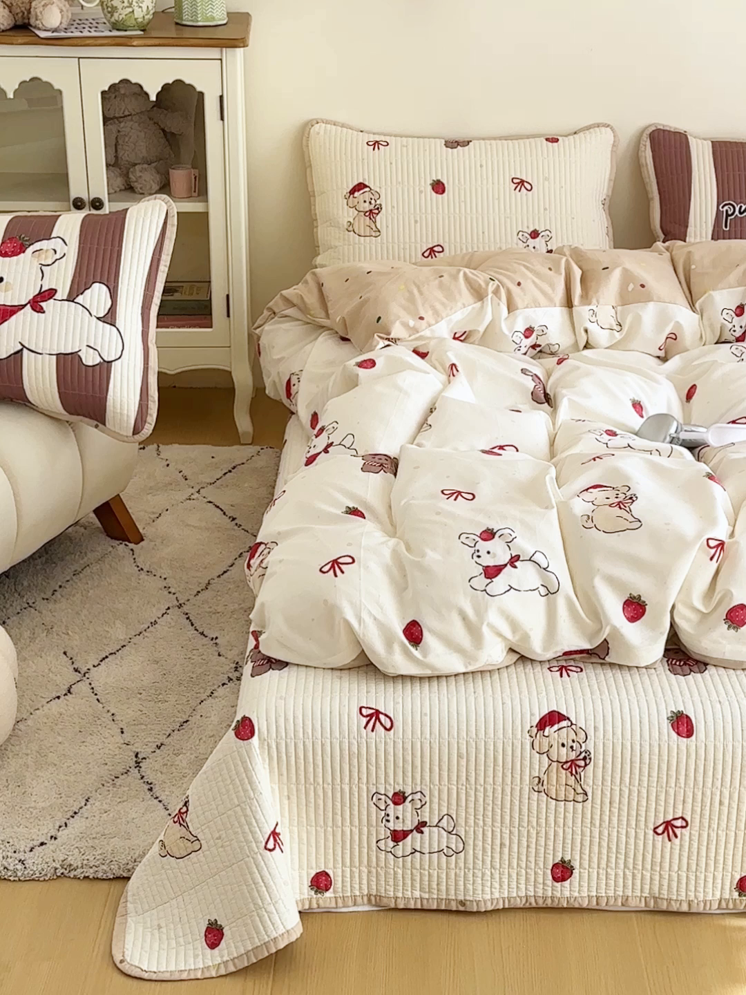 91家纺网 家纺一手货源 找家纺 橙子家居 2025新款双面纯棉夹层新疆棉花数码印花床盖四件套-第一批 兔兔熊