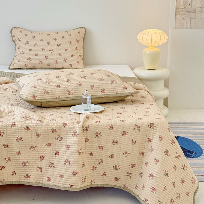 91家纺网 家纺一手货源 找家纺 橙子家居 2025新款双面全棉纯棉砂洗夹棉床盖三件套 贝丽花都