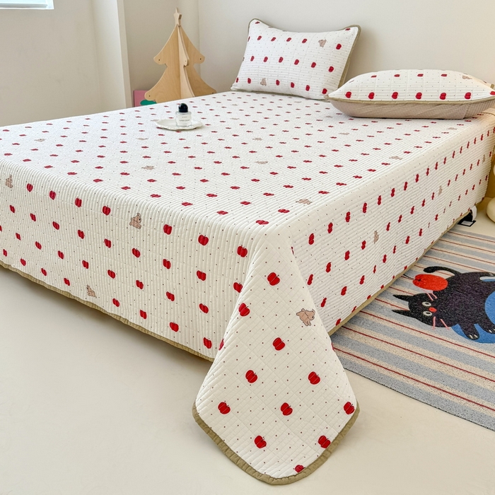 91家纺网 家纺一手货源 找家纺 橙子家居 2025新款双面全棉纯棉砂洗夹棉床盖三件套 苹果趣事