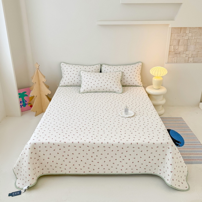 91家纺网 家纺一手货源 找家纺 橙子家居 2025新款双面全棉纯棉砂洗夹棉床盖三件套 樱桃派