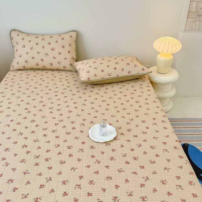 91家纺网 家纺一手货源 找家纺 橙子家居 2025新款双面全棉纯棉砂洗夹棉床盖三件套 贝丽花都