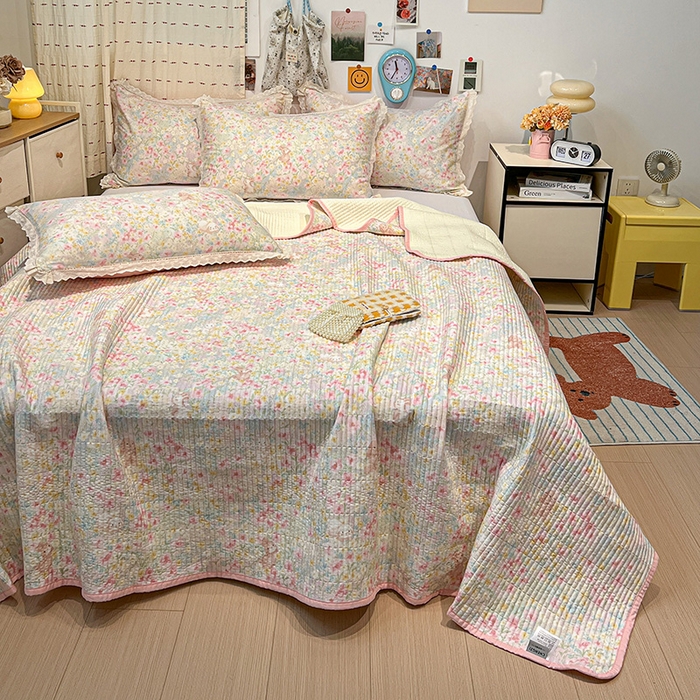 91家纺网 家纺一手货源 找家纺 橙子家居 2025年新款小清新全棉高温砂洗棉花床盖四件套跑量款床盖单面纯棉 梦幻花园兔