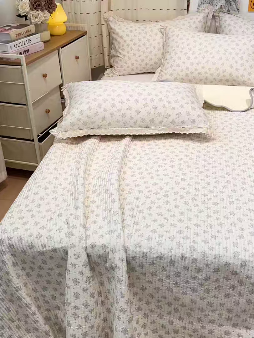 91家纺网 家纺一手货源 找家纺 橙子家居 2025年新款小清新全棉高温砂洗棉花床盖四件套跑量款床盖单面纯棉 舒芙蕾