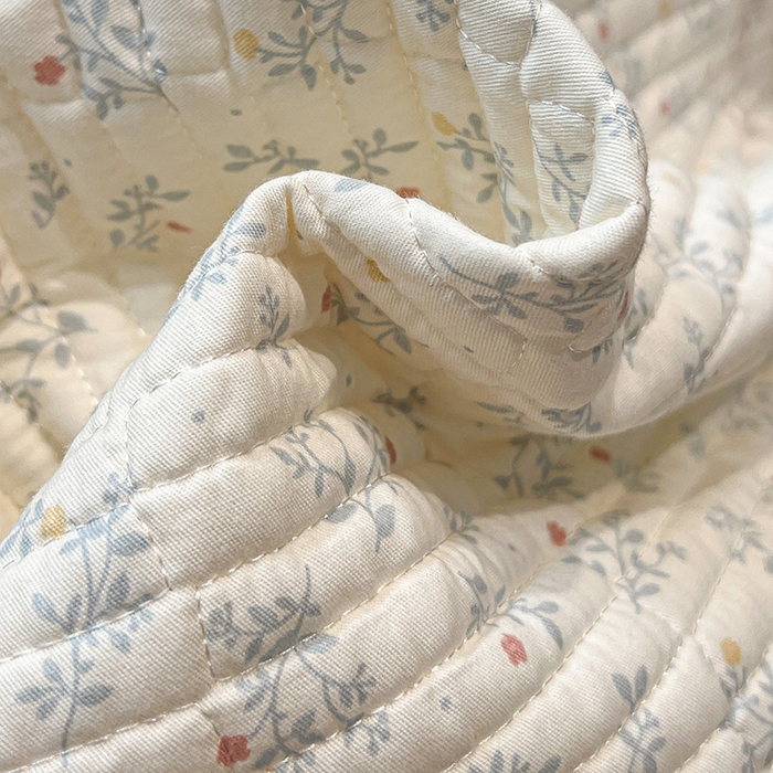 91家纺网 家纺一手货源 找家纺 橙子家居 2025年新款小清新全棉高温砂洗棉花床盖四件套跑量款床盖单面纯棉 蓝心兔