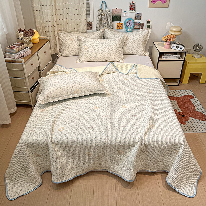 91家纺网 家纺一手货源 找家纺 橙子家居 2025年新款小清新全棉高温砂洗棉花床盖四件套跑量款床盖单面纯棉 蓝心兔