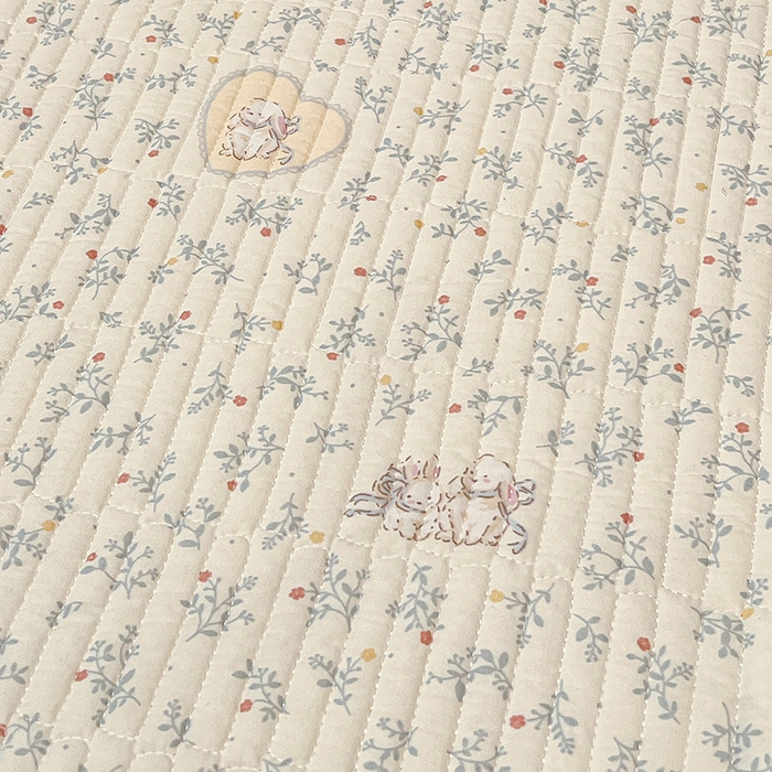 91家纺网 家纺一手货源 找家纺 橙子家居 2025年新款小清新全棉高温砂洗棉花床盖四件套跑量款床盖单面纯棉 蓝心兔