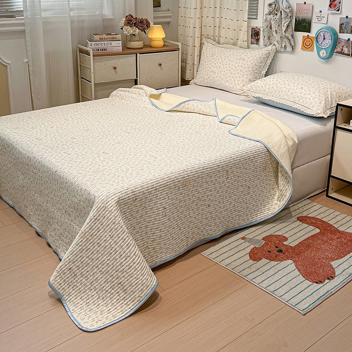 91家纺网 家纺一手货源 找家纺 橙子家居 2025年新款小清新全棉高温砂洗棉花床盖四件套跑量款床盖单面纯棉 蓝心兔