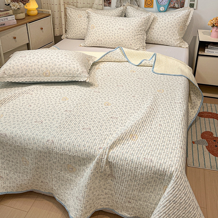 91家纺网 家纺一手货源 找家纺 橙子家居 2025年新款小清新全棉高温砂洗棉花床盖四件套跑量款床盖单面纯棉 蓝心兔