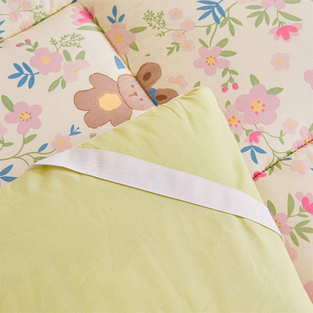 91家纺网 家纺一手货源 找家纺 梵蒂莎 2025新款新疆棉花四季款秋冬两用床垫子褥子宿舍印花学生款棉花床褥垫（场景1）（含买家秀） 花园小熊-床垫