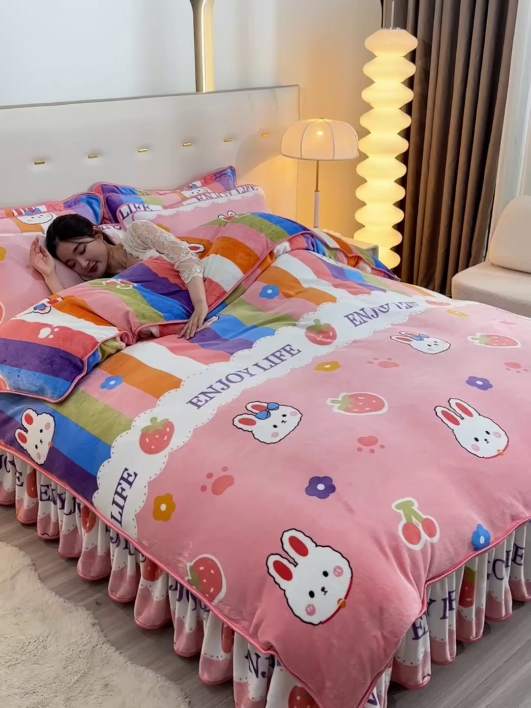 91家纺网 家纺一手货源 找家纺 缘莉娜家纺2025新款花色高克重加厚牛奶绒金貂绒被套单件 兔兔乐园