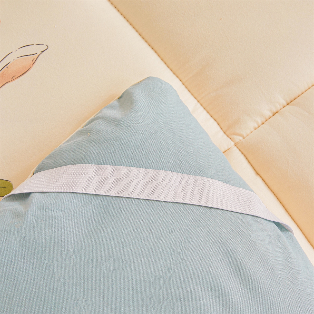 91家纺网 家纺一手货源 找家纺 梵蒂莎 2025新款新疆棉花四季款秋冬两用床垫子褥子宿舍印花学生款棉花床褥垫（场景1）（含买家秀） 爱丽丝-床垫