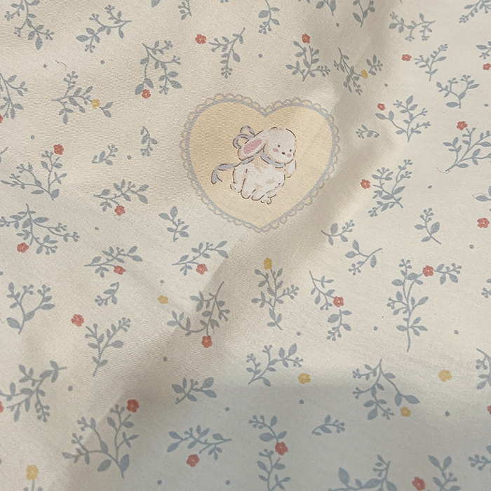 91家纺网 家纺一手货源 找家纺 橙子家居 2025新款小清新全棉纯棉花边款床单四件套 蓝心兔