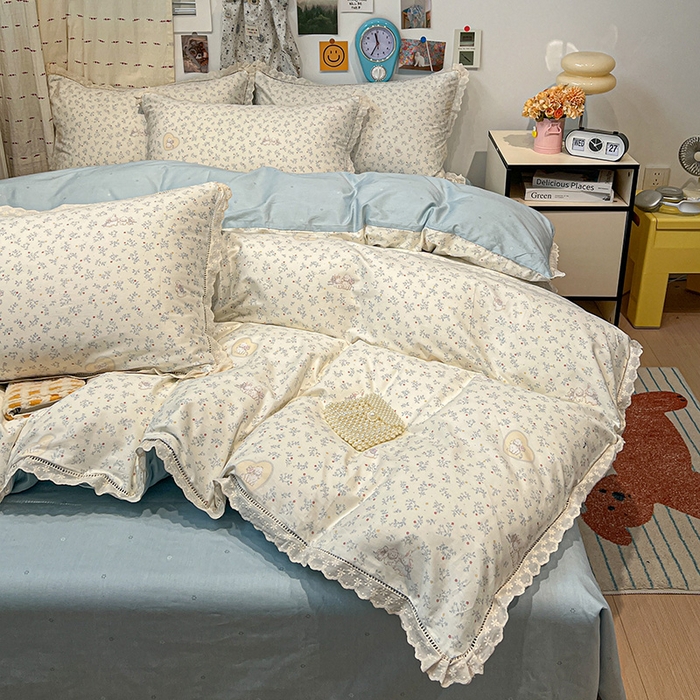 91家纺网 家纺一手货源 找家纺 橙子家居 2025新款小清新全棉纯棉花边款床单四件套 蓝心兔