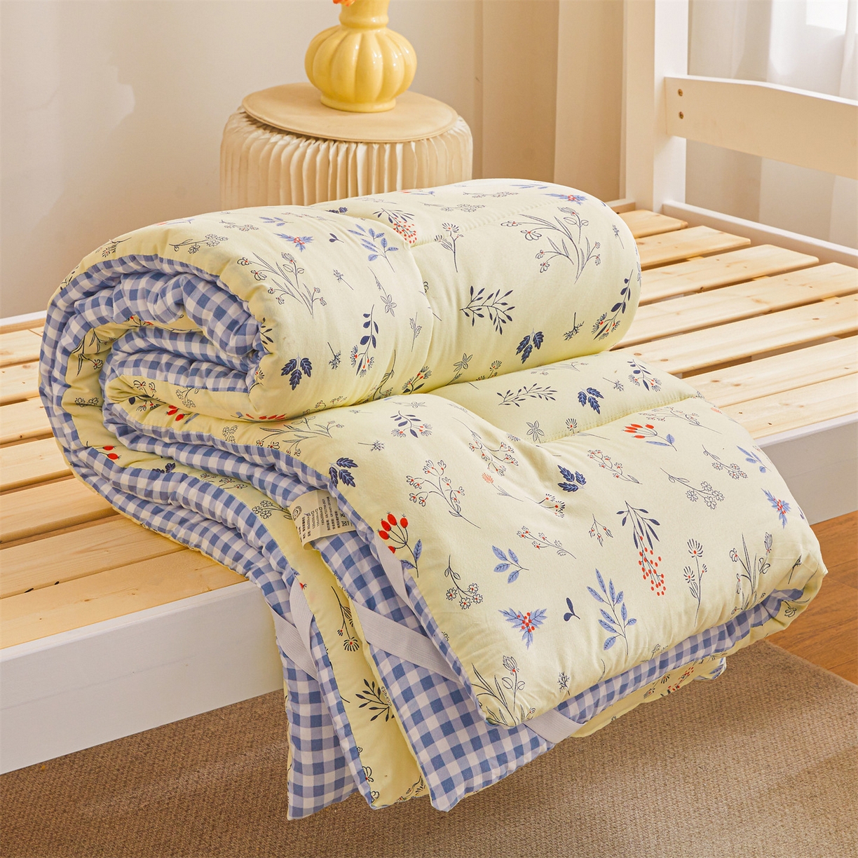 91家纺网 家纺一手货源 找家纺 梵蒂莎 2025新款新疆棉花四季款秋冬两用床垫子褥子宿舍印花学生款棉花床褥垫（场景1）（含买家秀） 春日来信-床垫